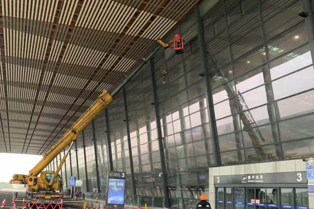 盐田玻璃幕墙维护和保养